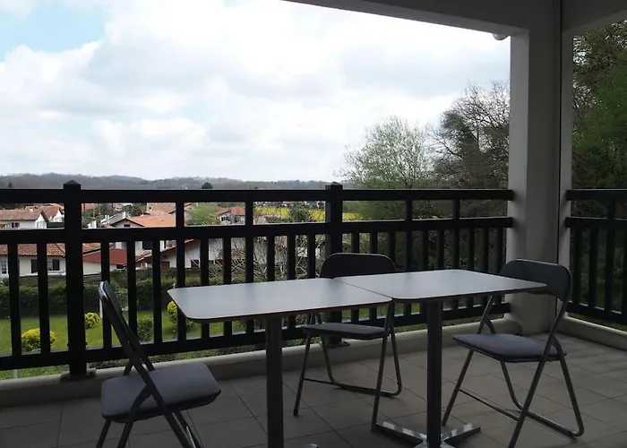 Pour Un Sejour Au Calme Entre Ocean Et Montagne Appartement *